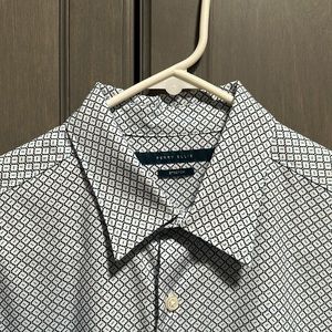 Perry Ellis- Medium- Modern Stretch Fit